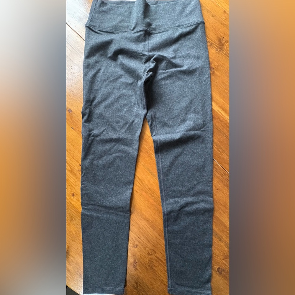 New Fabletics Charcoal Leggings Size L with compression